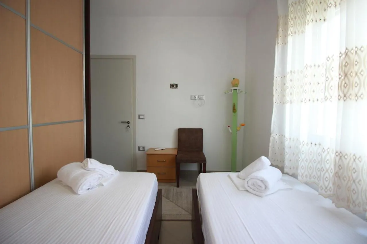 Muko'S Apartments Gjirokastra 0*,